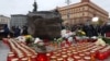 Акция "Возвращение имен" у Соловецкого камня в Москве в 2018 году. В 2020-м из-за пандемии она пройдет онлайн
