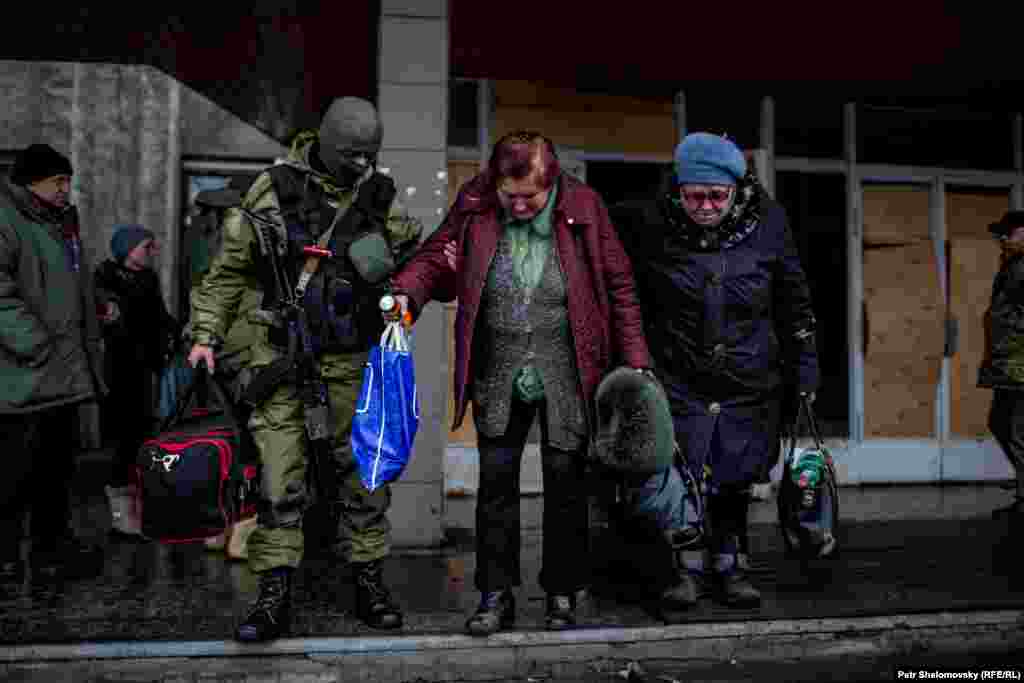 Эвакуация жителей из Дебальцево, Донецкая область Украины. 3 февраля 2015