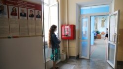 Наблюдательница на избирательном участке, Минск, 4 июля 2020 года