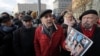 Суд не отпустил арестованного правозащитника Пономарева на похороны Людмилы Алексеевой