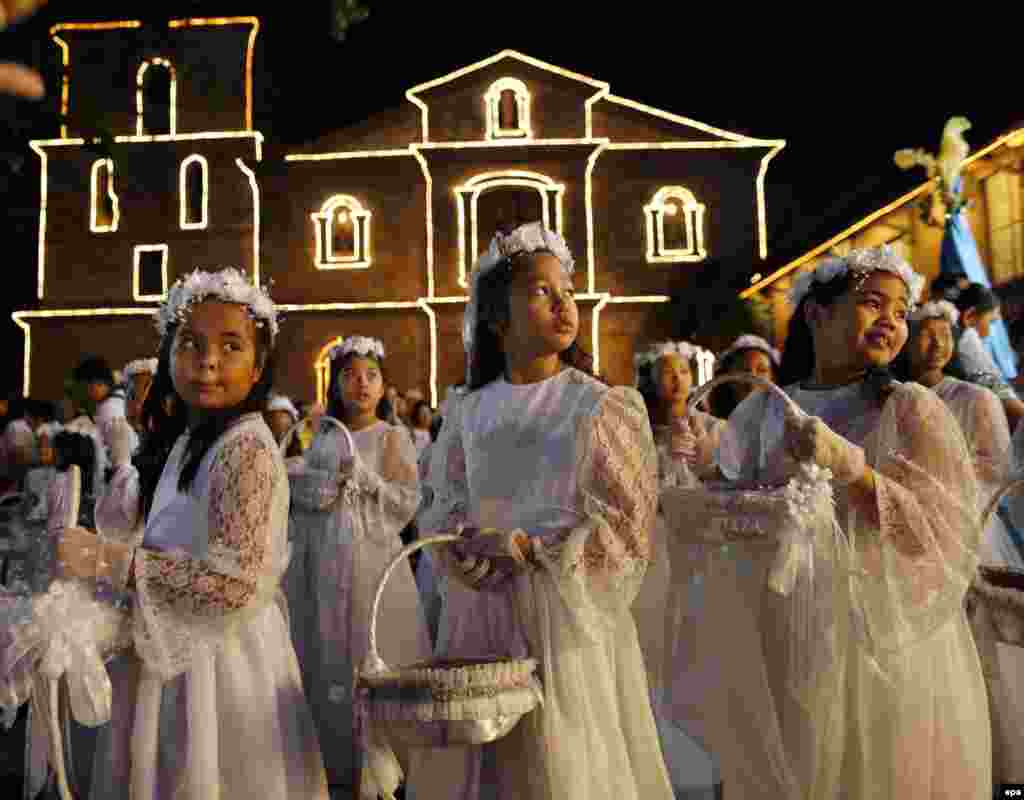 Католики в филиппинской столице Маниле провели мессу в честь воскресения Христа