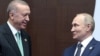 Президент Турции Реджеп Эрдоган (слева) и президент России Владимир Путин во время заседания Совещания по взаимодействию и укреплению мер доверия в Астане, Казахстан, 13 октября 2022 года