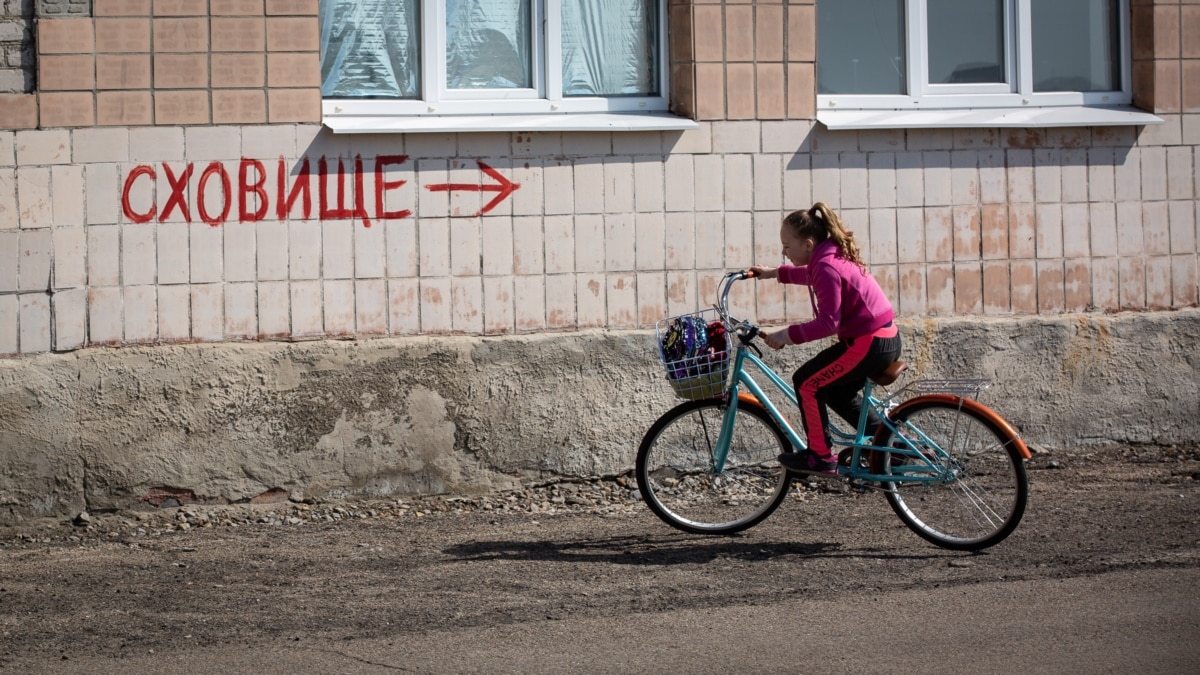 Офисы под землей и указатели в никуда. В каком состоянии находятся  бомбоубежища в Украине