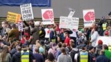 AUSTRALIA ANTI VAXXER 5G CONSPIRACY LOCKDOWN PROTEST -- Protesters gather outside Parliament House in Melbourne, Victoria, Australia, 10 May 2020, d