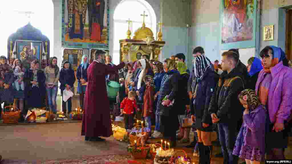 Архиепископ Климент проводит пасхальное богослужение в Симферополе в аннексированном Крыму&nbsp;