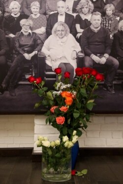 Цветы в память о Галине Волчек в театре "Современник" 26 декабря 2019 года. Фото: ТАСС