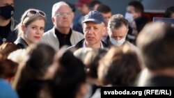 Валерий и Вероника Цепкало во время пикета по сбору подписей в Боровлянах, 4 июня