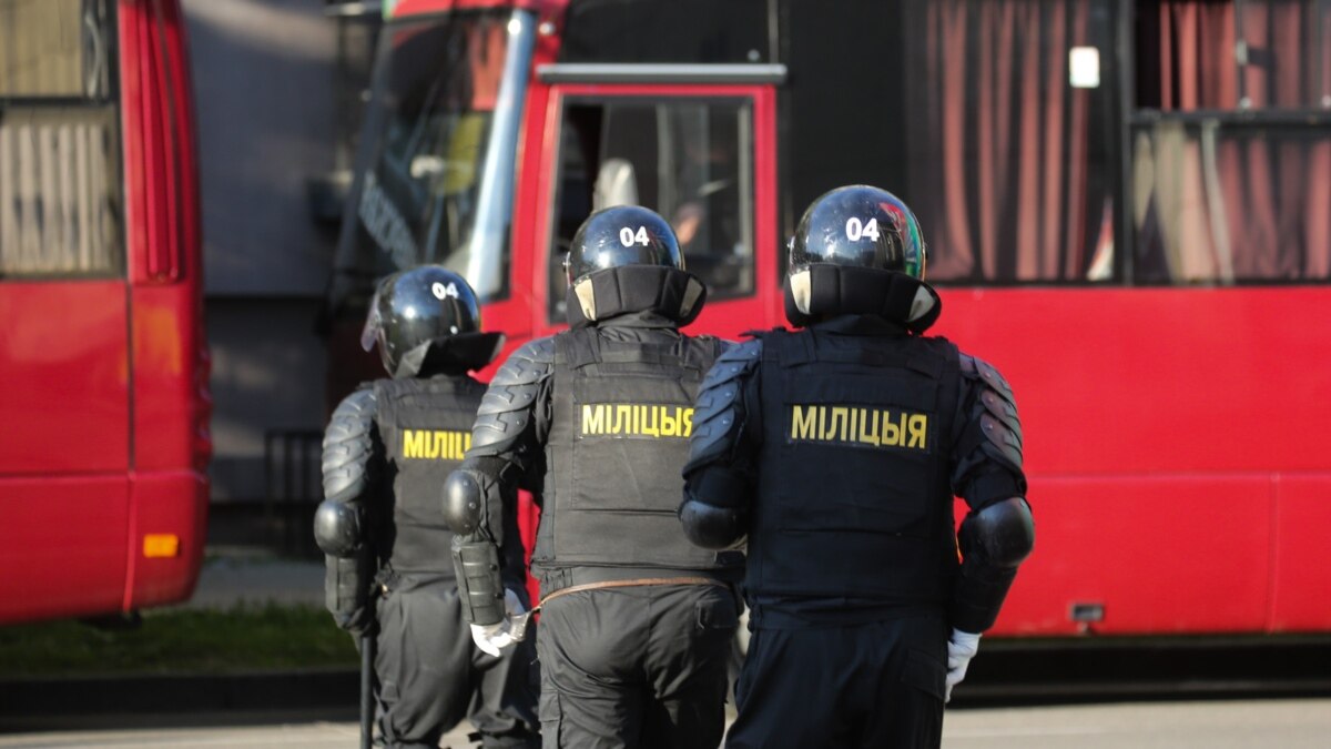 В Минске за участие в митинге врачу-онкологу выписали штраф в $285. Он  утверждает, что оказался там случайно