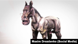Скульптура главы российского МИДа работы украинского художника Максима Дрозденко