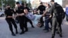 В Беларуси второй день проходят протестные пикеты. Задержаны около 100 человек, в том числе журналисты Радио Свобода