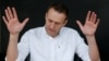 Накануне открытия в предвыборных штабах Навального сломали дверь и сменили замки