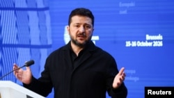  Владимир Зеленский отвечает на вопросы на полях саммита ЕС в Брюсселе