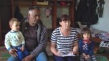 "Участковому дай, другому дай": выходец из Таджикистана 20 лет добивается гражданства России