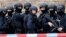 Немецкие полицейские на месте стрельбы в синагоге в городе Галле. 9 октября 2019 года