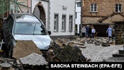 Последствия наводнения в городке Бад Мюнстерайфель