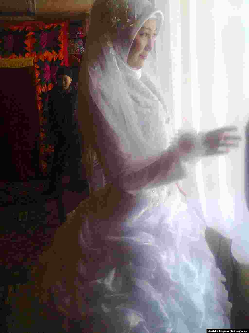 Палмира - местная учительница - перед свадьбой