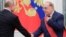 Президент России Владимир Путин и ректор Московского государственного университета имени М.В. Ломоносова Виктор Садовничий, награжденный орденом "За заслуги перед Отечеством" I степени