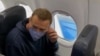 Навального задержали в аэропорту сразу после прилета в Москву. Прямая трансляция