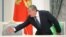 Председатель правления совета директоров ОАО "НК "Роснефть" Игорь Сечин на заседании президентской Комиссии по вопросам стратегии развития ТЭК и экологической безопасности, Москва, 27 октября 2015