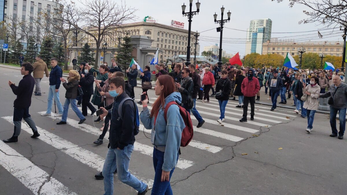 День подряд. Хабаровск. Акции протеста 14 февраля в Хабаровске. Жители каких стран выходят на митинги в поддержку ры. Молодежь вышла на акцию протеста 30 декабря.