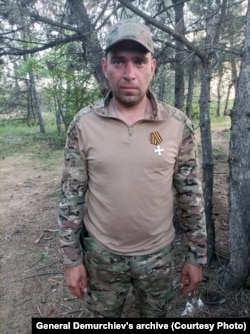 Артем Плошкин, кузен генерала Демурчиева, получил Георгиевский крест IV степени уже через два месяца после начала службы в подразделении своего брата.