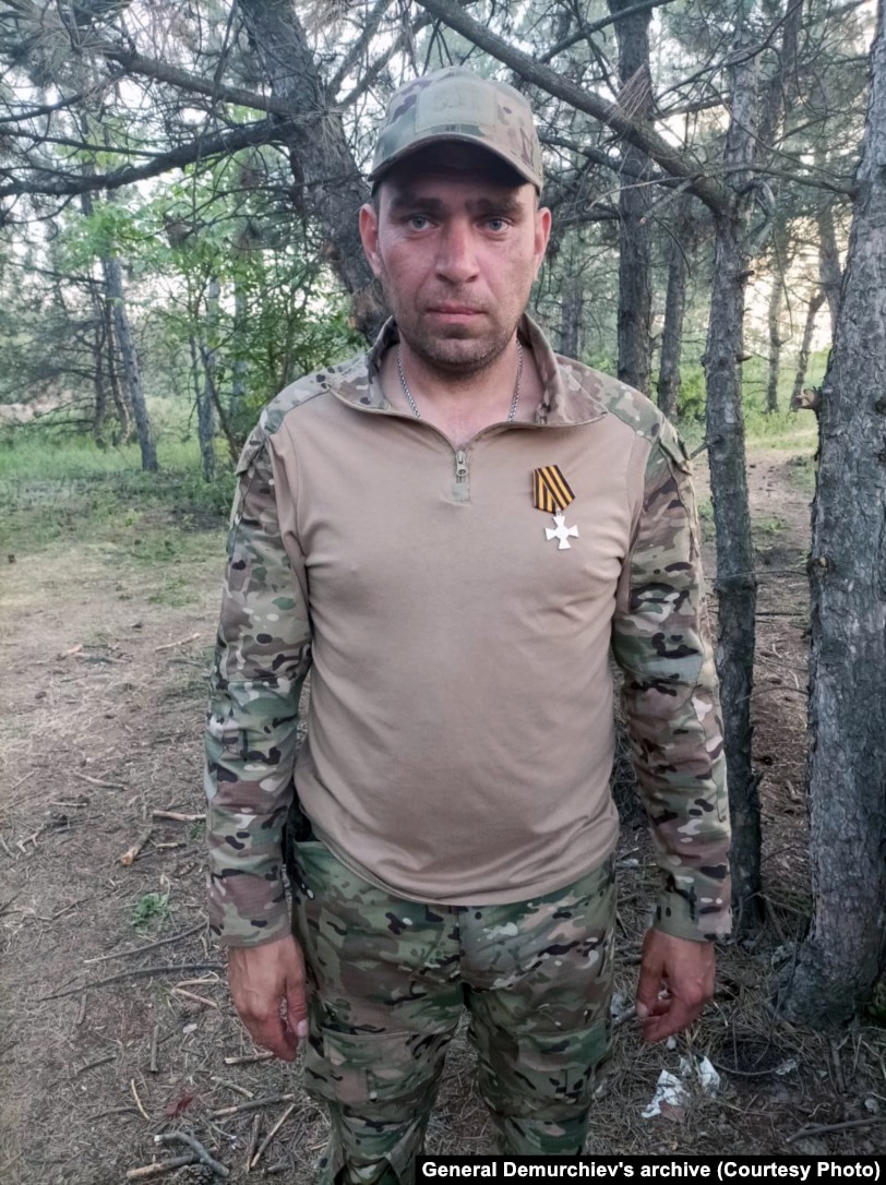 Артем Плошкин, кузен генерала Демурчиева, получил Георгиевский крест IV степени уже через два месяца после начала службы в подразделении своего брата.