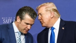 Дональд Трамп и министр войны США Пит Хегсет