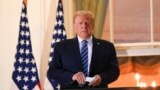 Moldova - președintele american Donald Trump, la Casa Albă, fără mască, după întoarcerea de la spitalul militar unde fusese tratat pentru Covid-19, Washington, 5 octombrie 2020.