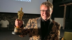 Павел Таланкин со статуэткой "Оскар" в Праге