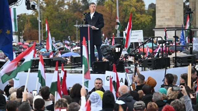 Акции сторонников и противников Орбана в Будапеште: как партии "Фидес" и "Тиса" готовятся к выборам