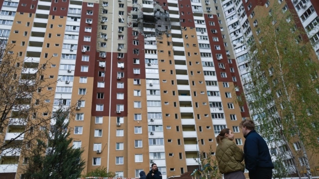 "Я проснулся – на мне окно лежит". Жители Киева, Одессы и Днепра рассказывают о последствиях российских обстрелов