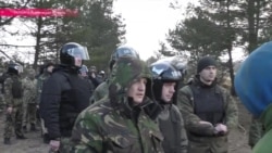 Бронетехника против полиции: как в Украине разворачивается Западный фронт
