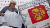 Russia -- Members of a local election commission count unused ballots at a polling station following parliamentary elections in Ivanovo region, September 18, 2016