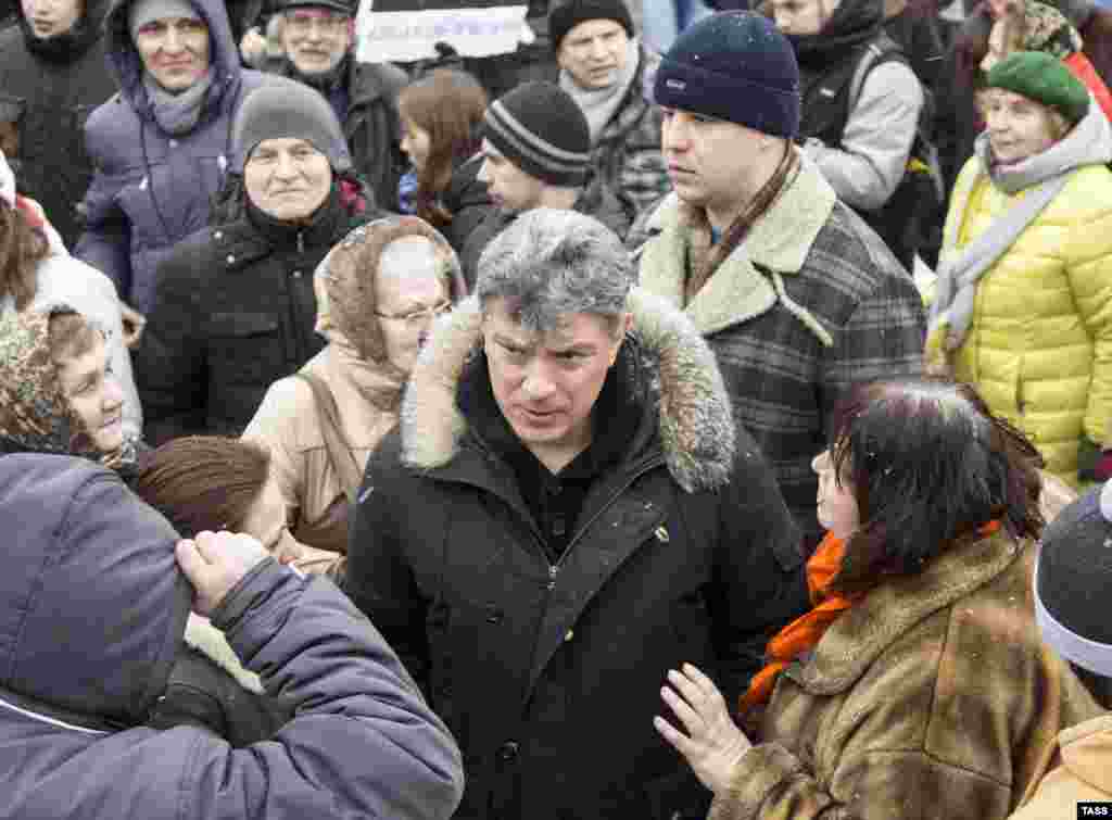 Борис Немцов на митинге против отмены прямых выборов мэра в Ярославле. 7 декабря 2014