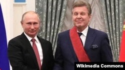 Лев Лещенко и Владимир Путин в Кремле в 2018 году 