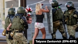 Белорусские военные участвуют в подавлении протестов в стране в августе 2020 года