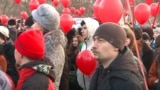 Russia -- people stand in demonstration against cancellation of direct elections of the mayor in Yekaterinburg on April 2, 2018