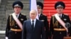 Путин поблагодарил силовиков за "предотвращение гражданской войны" и обсудил возможность вооружить Росгвардию танками