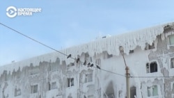 "Ледяная пещера" в Иркутске: промерзшее насквозь общежитие, где живут люди