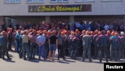 Протестующие рабочие "Беларуськалия" в Солигорске 