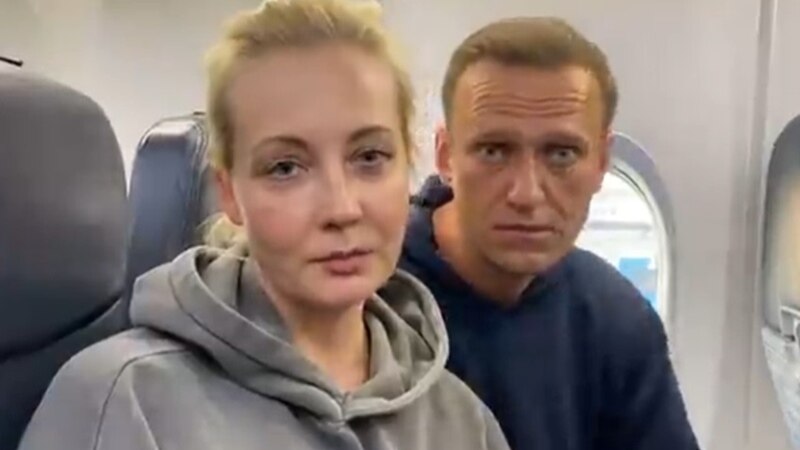 Борт с Навальным приземлился в аэропорту Шереметьево. Внуково временно закрыто для самолетов
