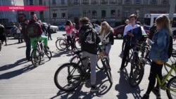 "Критическая масса": как в Риге велосипедисты вытеснили с улиц другой транспорт
