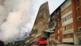 Хвост самолета, упавший на жилой дом в Иркутске-2