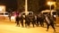 Сотрудники белорусского ОМОНа во время протестов ночью 10 августа в Минске