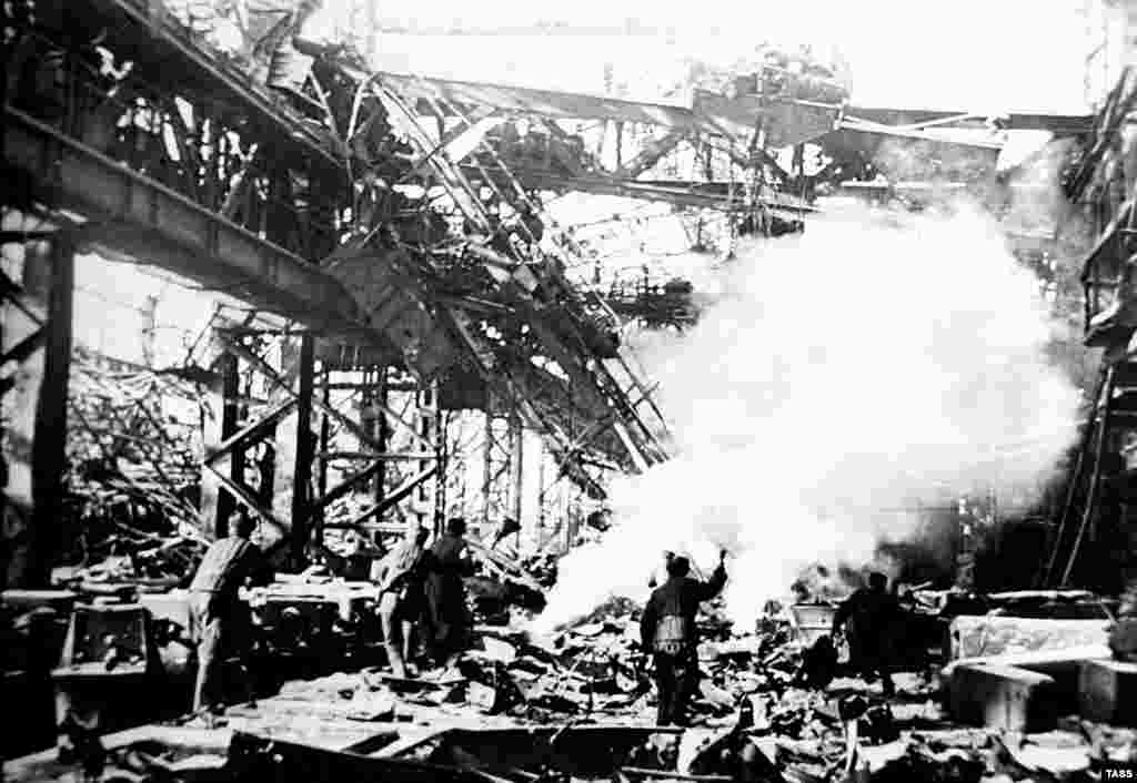 Бой на территории завода &quot;Красный Октябрь&quot; в Сталинграде в 1942 году.
