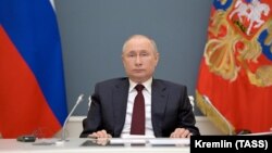 "Очень много было шагов, направленных на разрушение наших отношений, о чем мы, безусловно, можем только сожалеть", – прокомментировал Путин выступление Зеленского