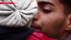 Год в палатке у Ла-Манша: молодая семья беженцев уже пять раз пыталась попасть в Великобританию
