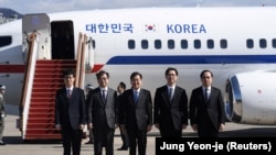 Представители делегация Южной Кореи перед вылетом в Пхеньян 