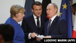 Ангела Меркель, Эммануэль Макрон и Владимир Путин в Елисейском дворце в Париже после саммита по Украине, 9 декабря 2019 года 