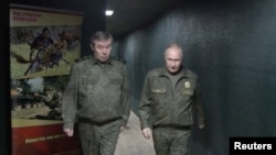 Президент России Владимир Путин и глава Генштаба ВС РФ Валерий Герасимов, архивное фото